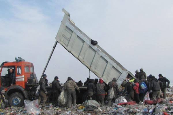 Scavengers at Bishkek landfill